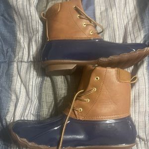 Women’s rain boots brand new tryed on Didn’t fit